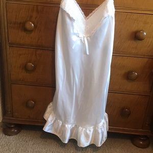Vintage InternationalBoutique by UndercoverWear lingerie